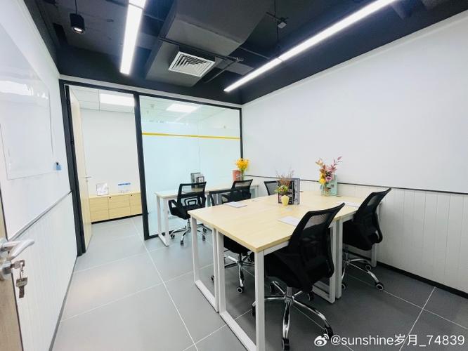 免:管理费,水费,电费,中央空调费,网络费;2,精装修,办公家私,商务秘书